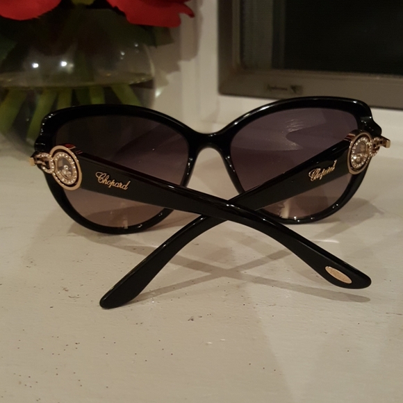 Chopard Women's black Sunglasses - Picture 3 of 8